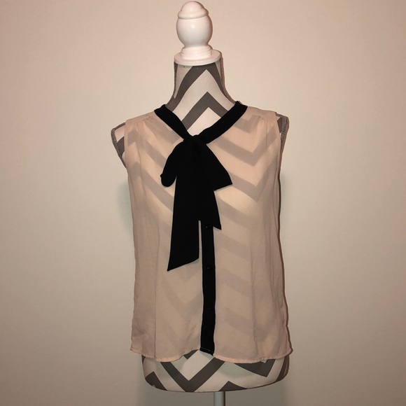 { forever 21 } • buttoned blouse - Picture 2 of 7